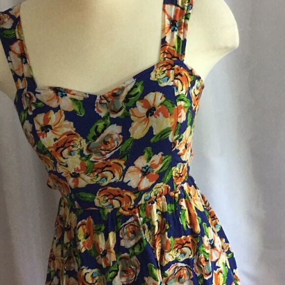 Lightweight skater skirt dress with tie back in sm - Picture 2 of 8